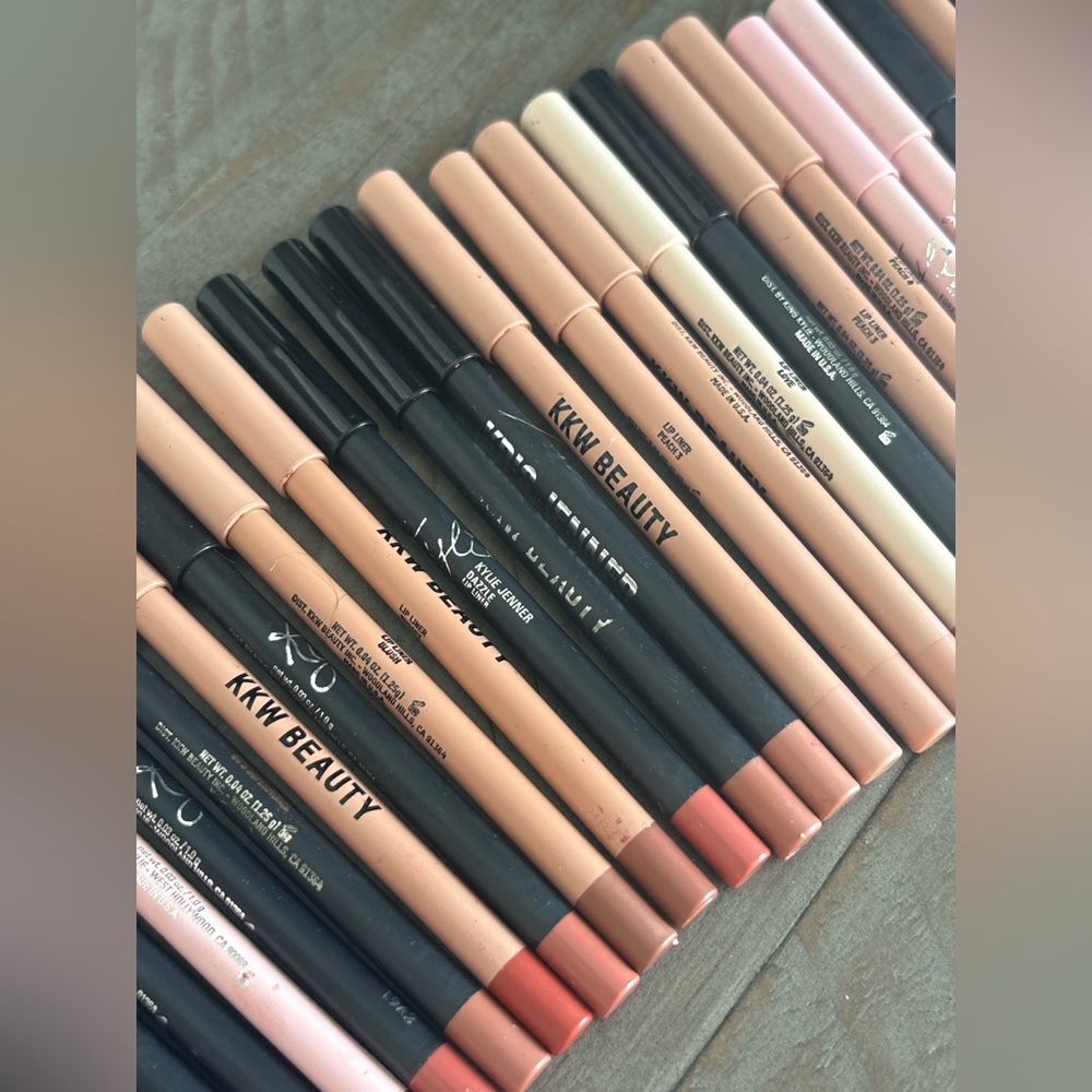 Kylie Cosmetics/KKW Beauty Lip Liner Collection (50!!) - Picture 2 of 8